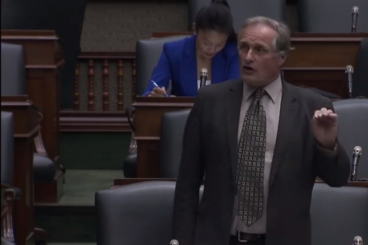 Vanthof demands a fix to problem of mixed COVID-19 messages from government