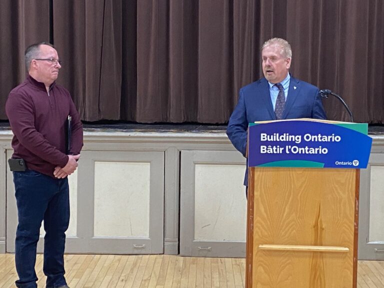 Towns of Kap and Hearst each receive money from province